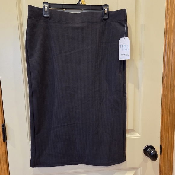 Black Ribbed Knit Pencil Skirt - Size Large (12-14) New Closet Staple Versatile - Picture 1 of 8